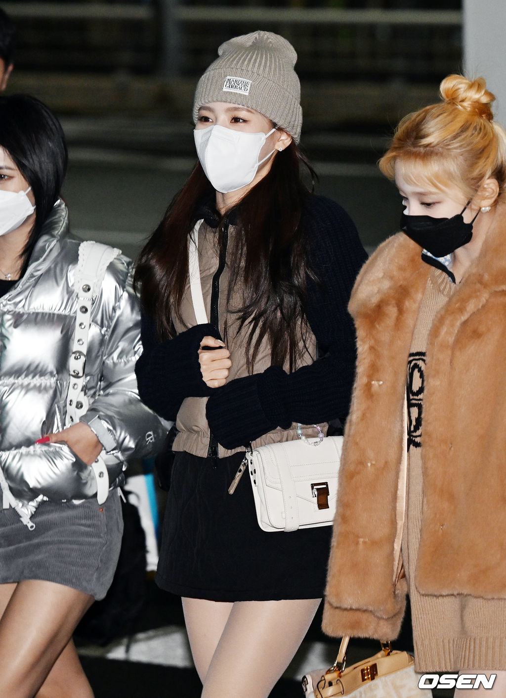 두바이엑스포 '한국의 날'에 진행되는 K팝 콘서트 참석 위해 인천공항 출국장 향하는 그룹 (여자)아이들 미연. 2022.01.15 /rumi@osen.co.kr