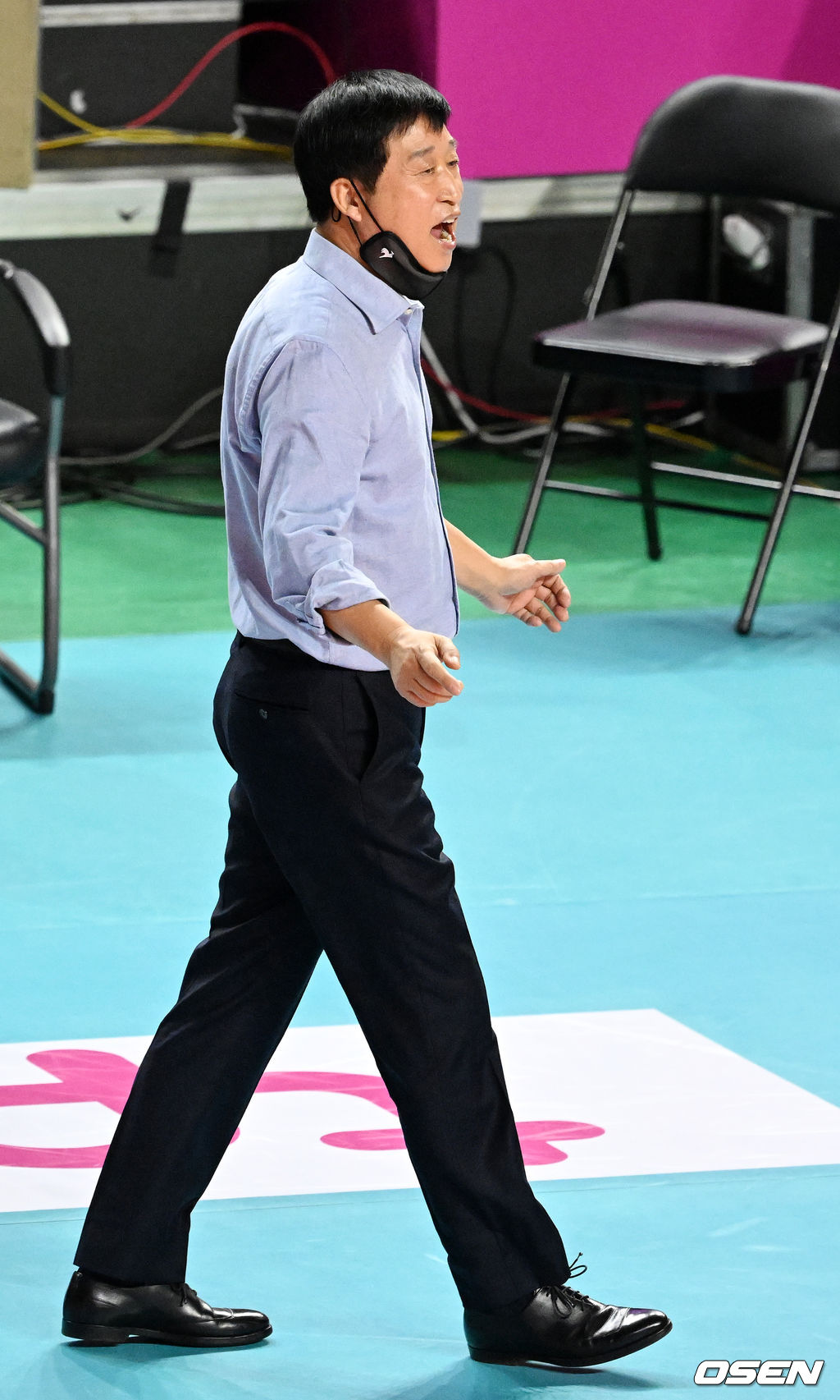 경기를 마치며 IBK기업은행 김호철 감독이 기뻐하고 있다. 2022.01.15 / rumi@osen.co.kr