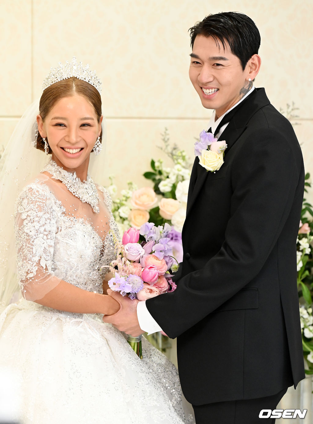 결혼식에 앞서 트루디와 이대은이 촬영을 하며 미소짓고 있다. 2021.12.05 /jpnews@osen.co.kr