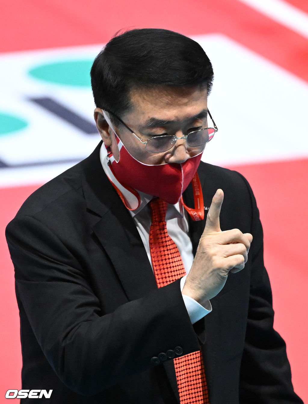 18일 오후 광주 페퍼스타디움에서 프로배구 도드람 2021-2022 V리그 여자부 페퍼저축은행과 IBK기업은행의 경기가 열렸다.1세트 페퍼저축은행 김형실 감독이 작전을 지시하고 있다. 2022.01.18 /sunday@osen.co.kr