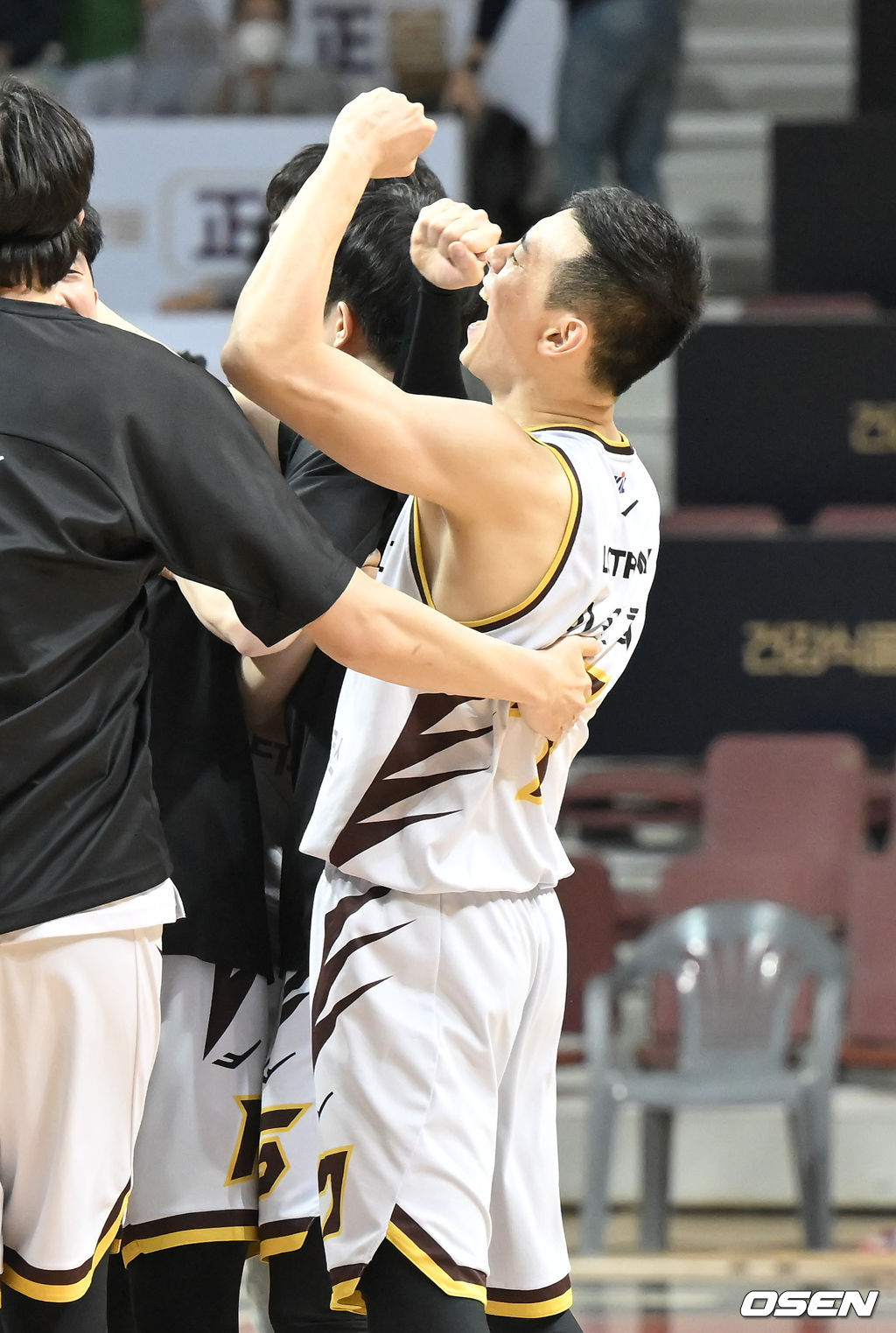 경기종료 후 29득점 맹활약 펼친 LG 이관희가 기뻐하고 있다. 2022.01.18 / soul1014@osen.co.kr