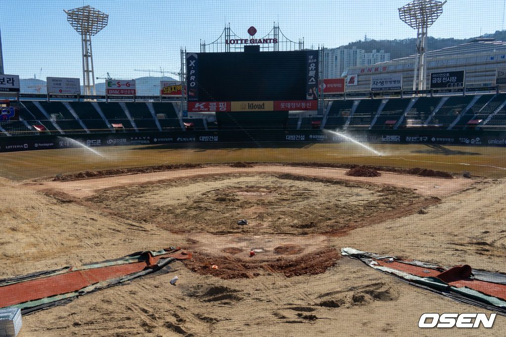 리모델링 중인 부산 사직구장 /OSEN DB