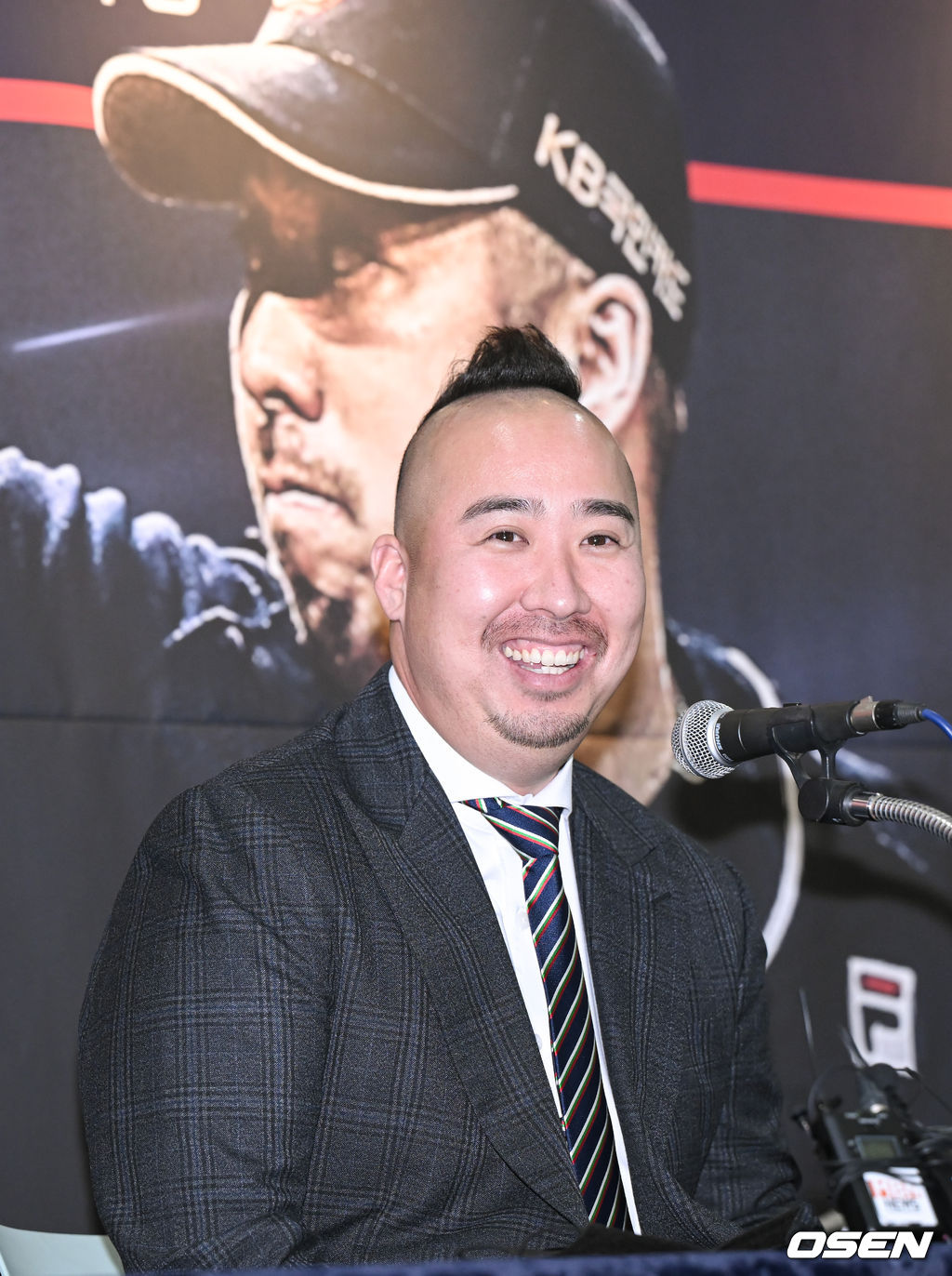 유희관이 미소 지으며 질문에 답하고 있다. 2022.01.20 / soul1014@osen.co.kr