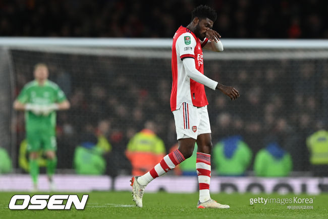 [사진] 퇴장당하는 토마스 파티 / ⓒGettyimages(무단전재 및 재배포 금지)