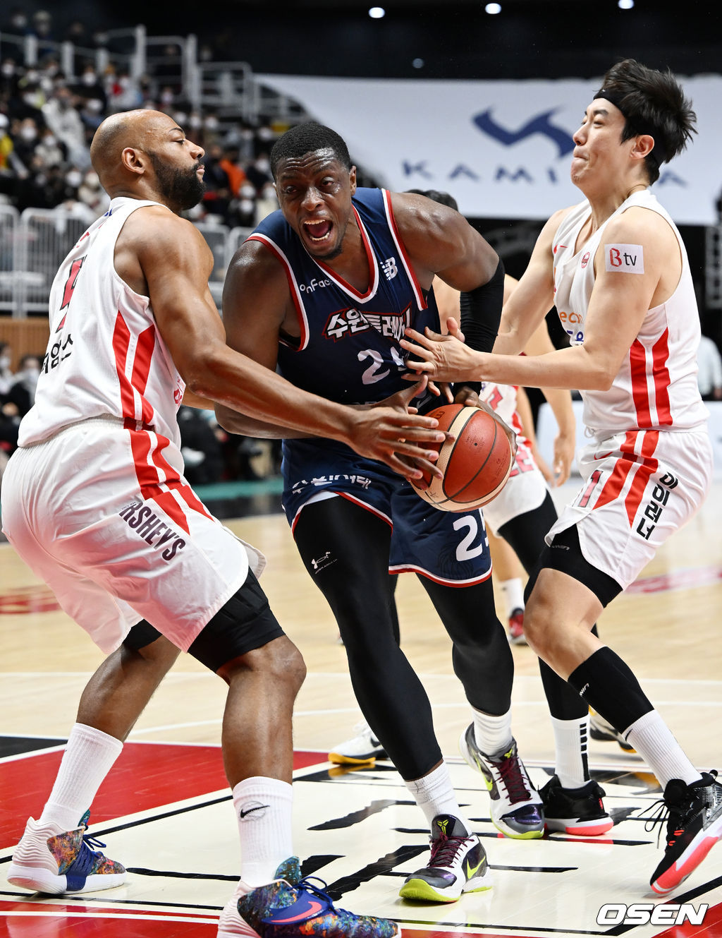 2쿼터 KT 라렌이 돌파를 시도하고 있다. 2022.01.19 / rumi@osen.co.kr