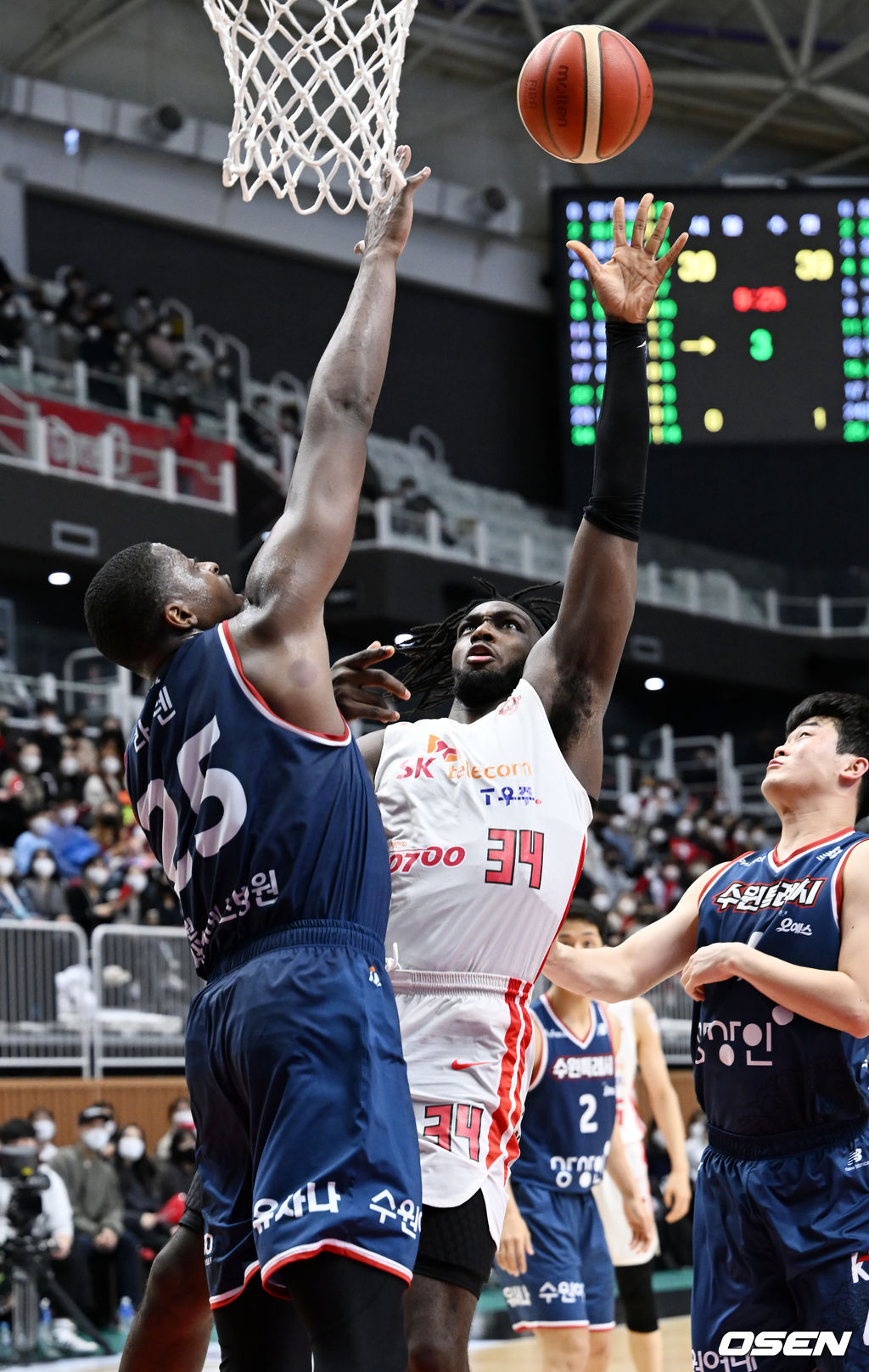 3쿼터 SK 워니가 파고들며 슛을 성공시키고 있다. 2022.01.19 / rumi@osen.co.kr