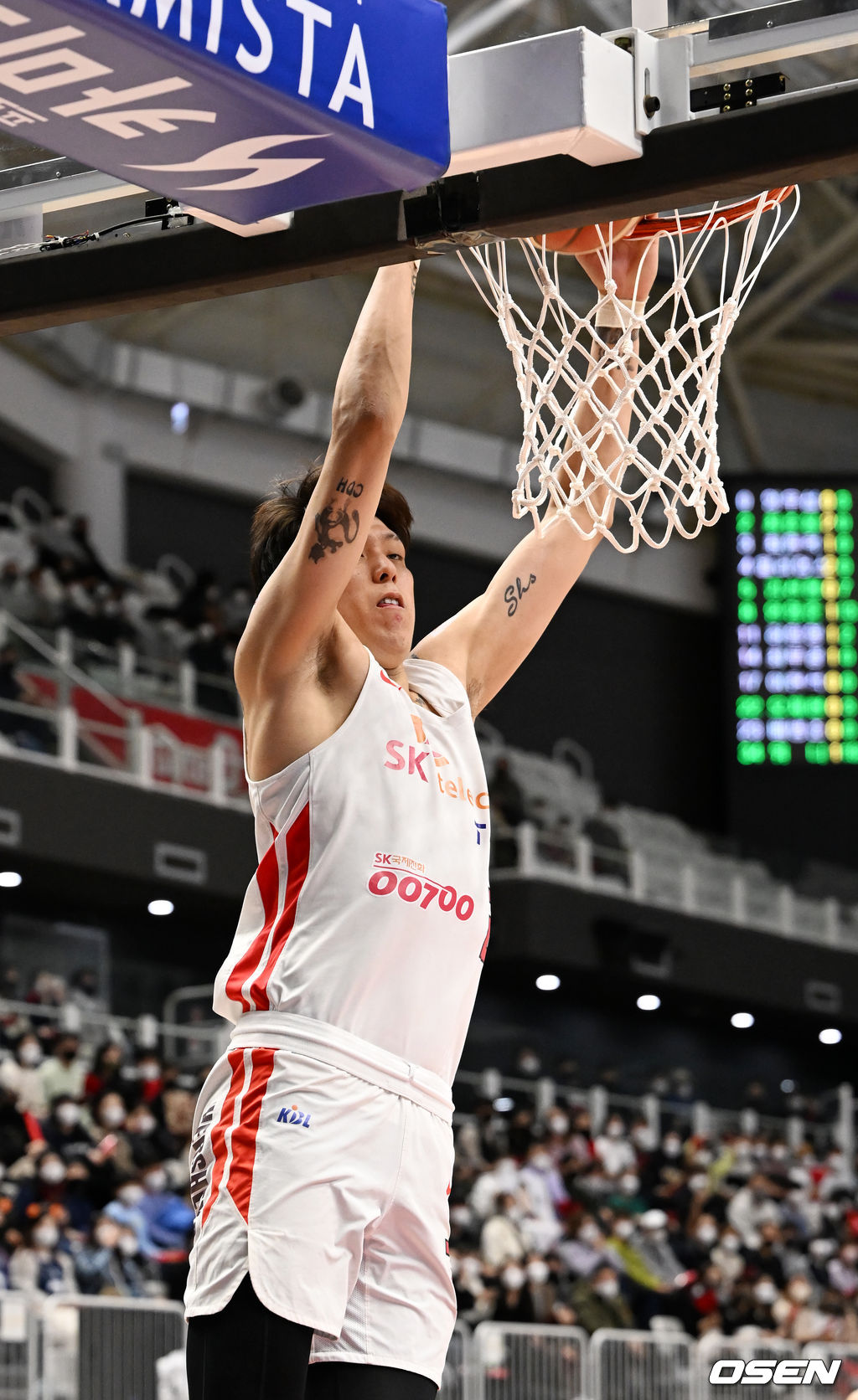 3쿼터 SK 최준용이 투핸드 덩크슛에 성공하고 있다. 2022.01.19 / rumi@osen.co.kr