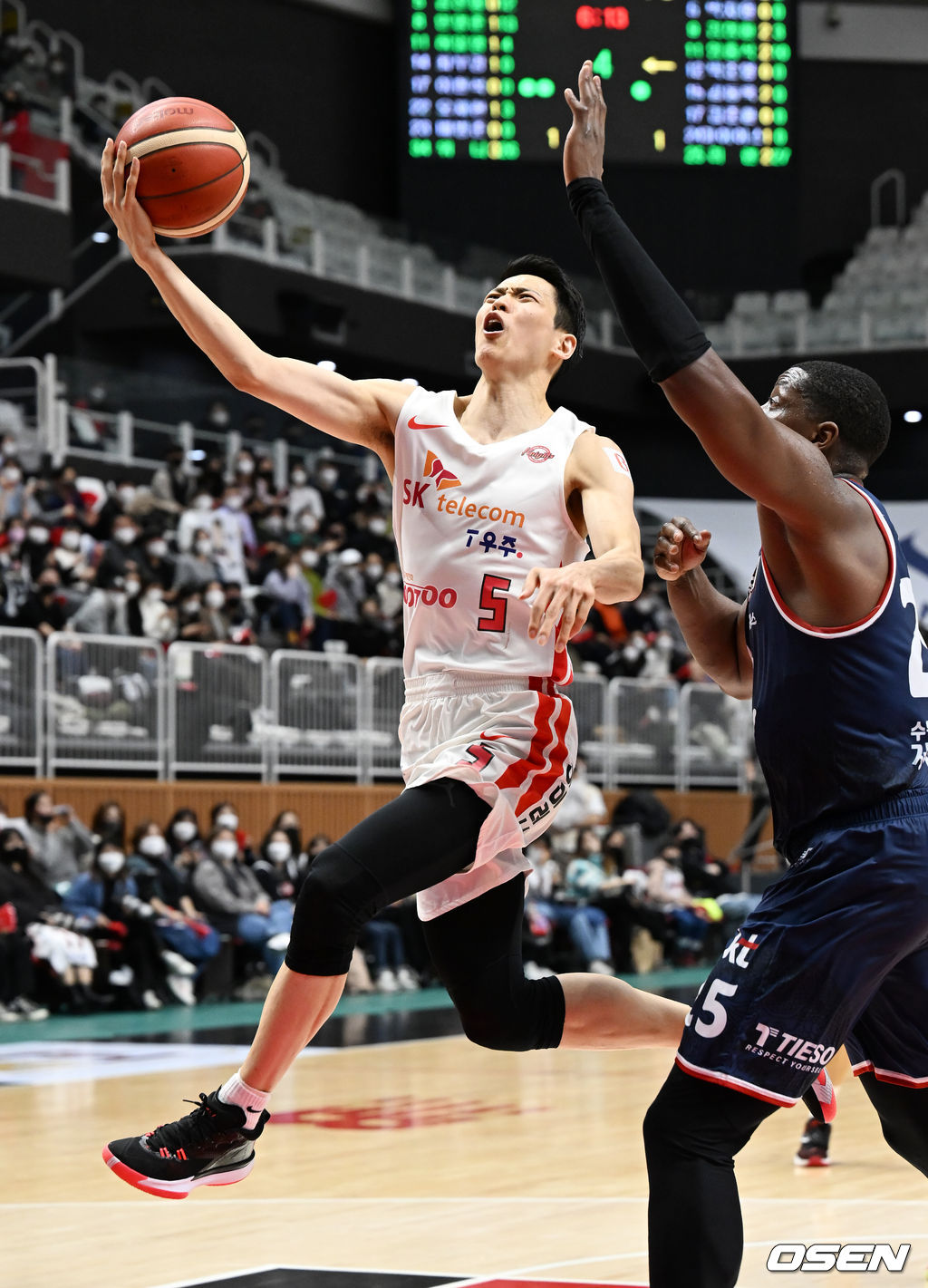 4쿼터 SK 김선형이 레이업슛을 시도하고 있다. 2022.01.19 / rumi@osen.co.kr