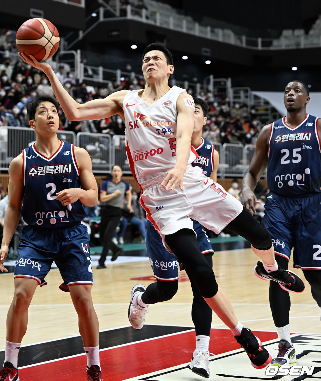 4쿼터 SK 김선형이 파울을 당하며 슛을 하고 있다. 2022.01.19 / rumi@osen.co.kr