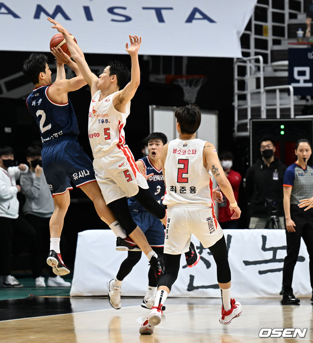 경기종료 휘슬과 함께 KT 허훈이 3점슛을 시도하고 있다. 2022.01.19 / rumi@osen.co.kr