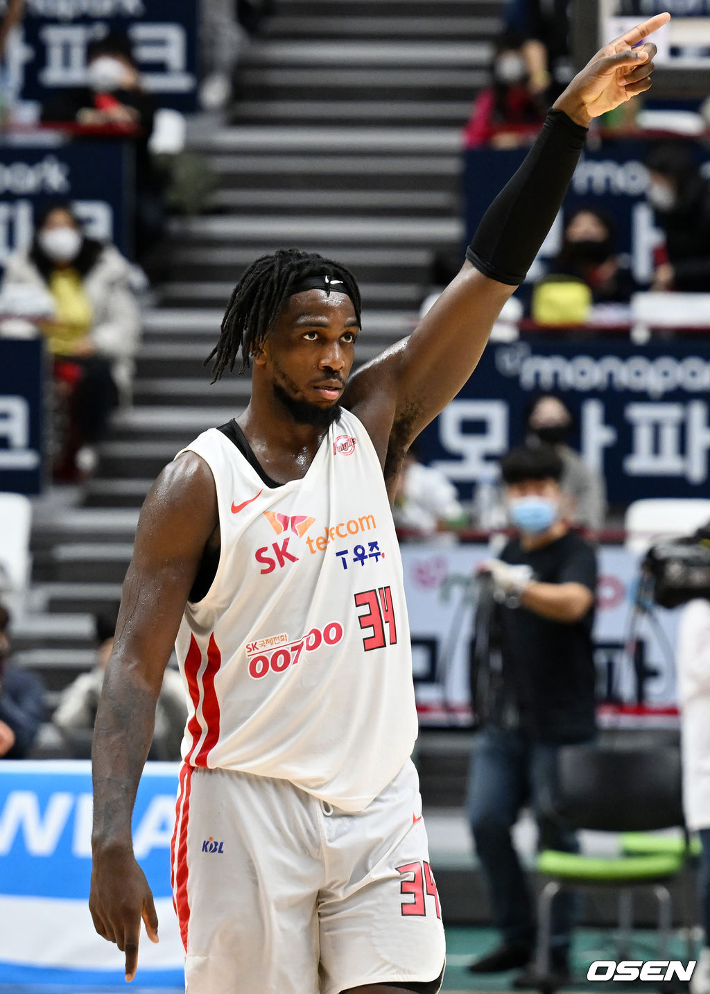 경기를 마치고 SK 워니가 기뻐하고 있다. 2022.01.19 / rumi@osen.co.kr