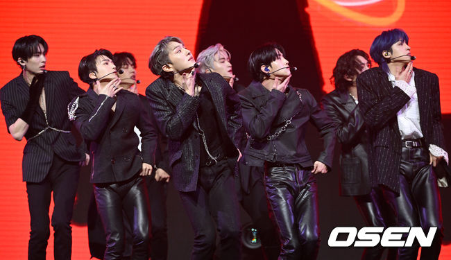 펜타곤이 타이틀곡 'Feelin' Like'(필린라이크) 무대를 선보이고 있다. 2022.01.24 /jpnews@osen.co.kr