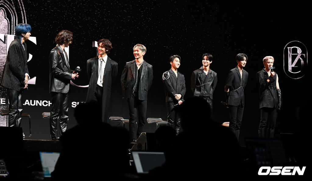 펜타곤이 간담회를 하며 즐거워하고 있다. 2022.01.24 /jpnews@osen.co.kr