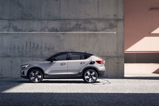 Volvo C40 Recharge Dawn Silver. 