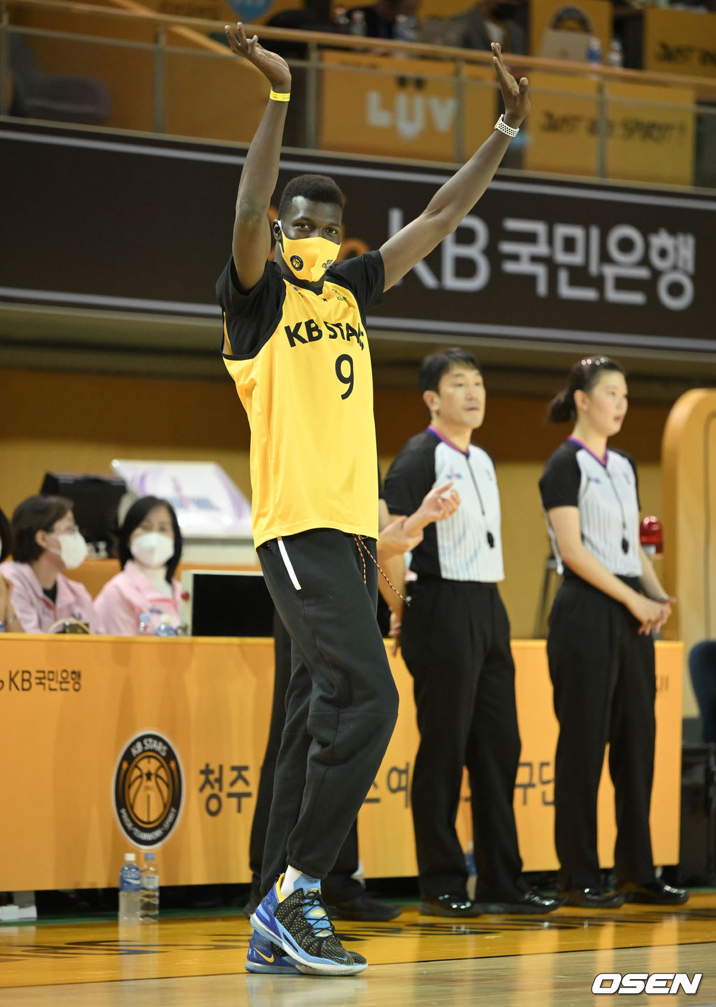 시투 나서는 KB손해보험 배구선수 케이타. 2022.01.26 / soul1014@osen.co.kr