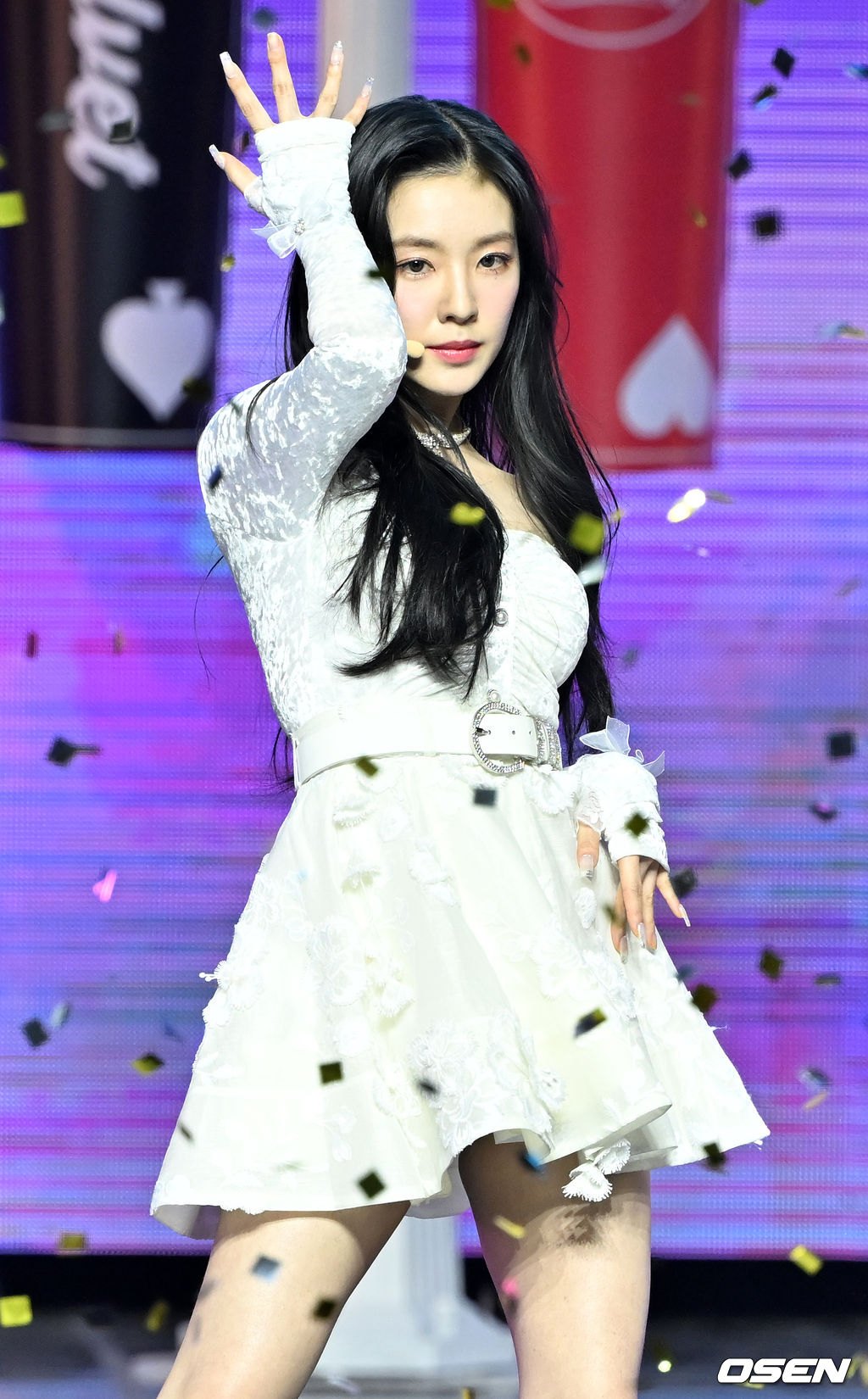 가수 레드벨벳(Red Velvet)의 아이린이 화려한 무대를 선보이고 있다. 2022.01.27 /rumi@osen.co.kr