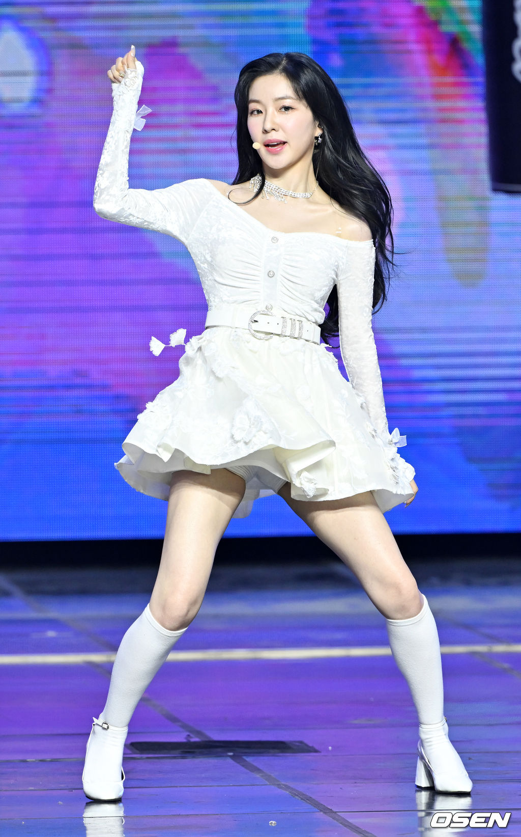 가수 레드벨벳(Red Velvet)의 아이린이 화려한 무대를 선보이고 있다. 2022.01.27 /rumi@osen.co.kr