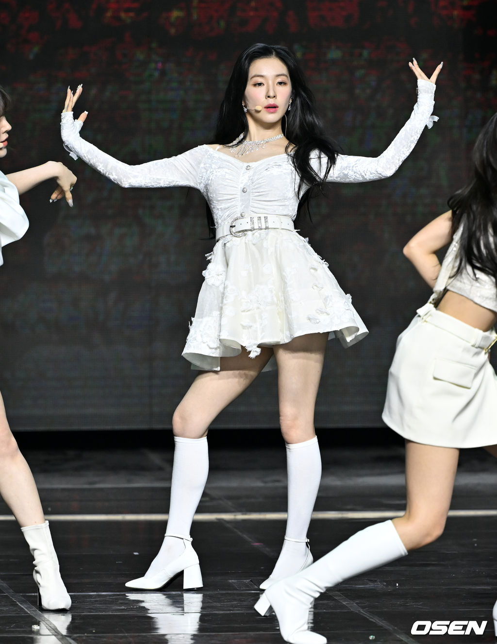 가수 레드벨벳(Red Velvet)의 아이린이 화려한 무대를 선보이고 있다. 2022.01.27 /rumi@osen.co.kr