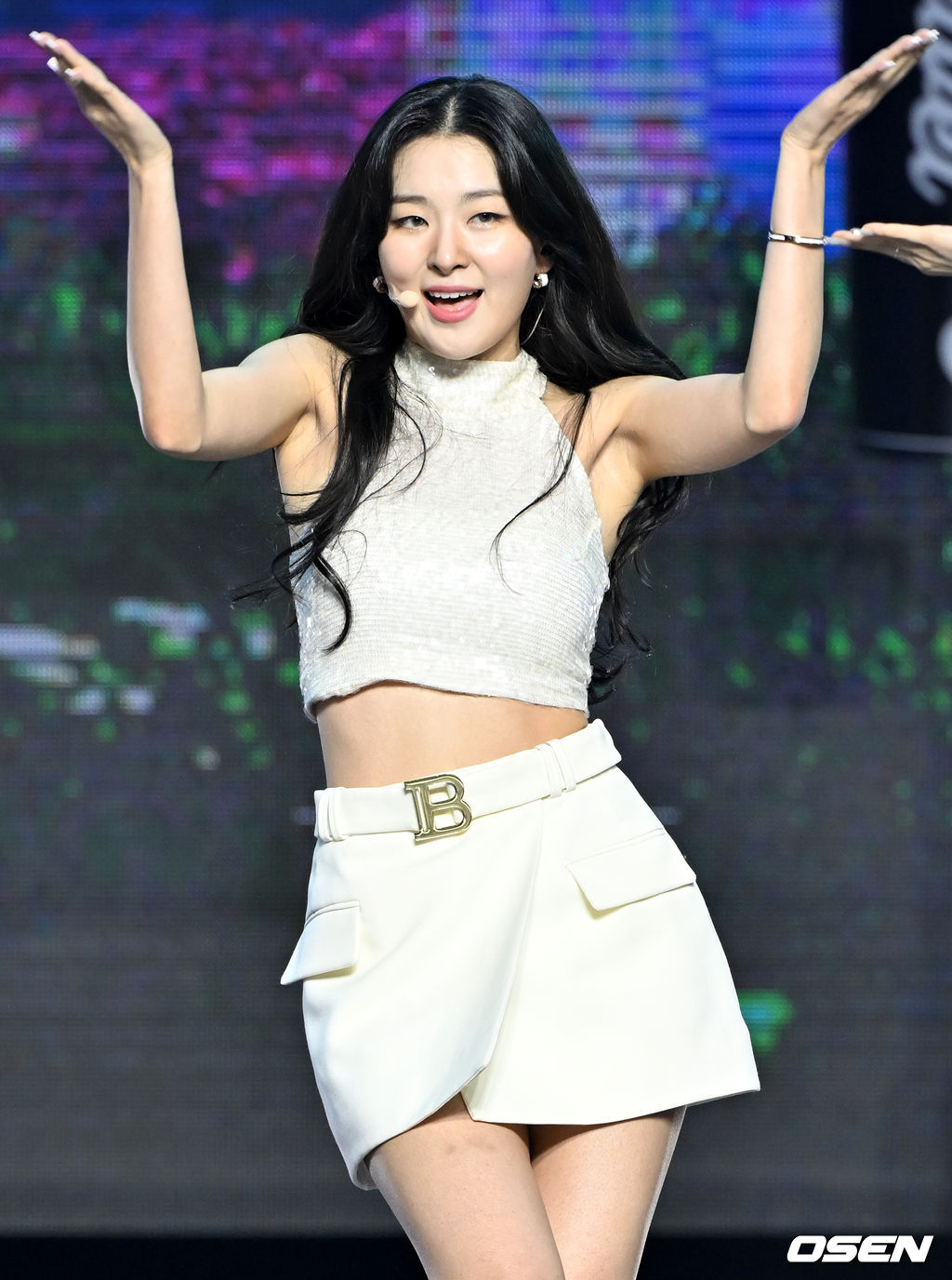 가수 레드벨벳(Red Velvet)의 슬기가 화려한 무대를 선보이고 있다. 2022.01.27 /rumi@osen.co.kr