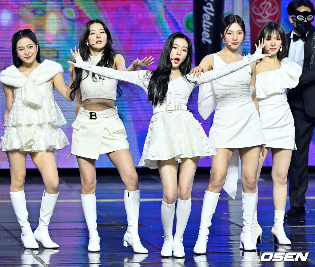 가수 레드벨벳(Red Velvet)이 화려한 무대를 선보이고 있다. 2022.01.27 /rumi@osen.co.kr