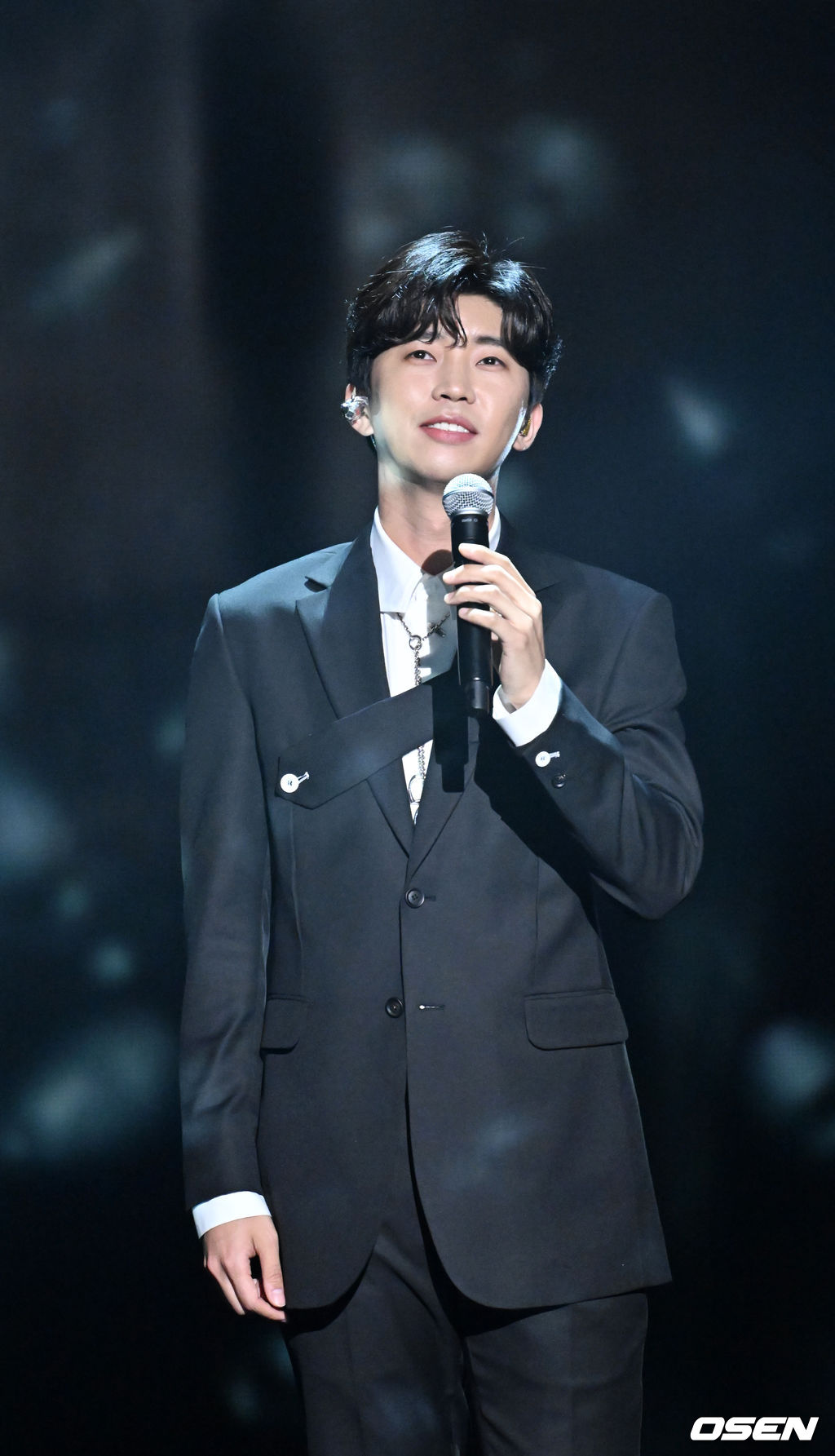 가수 임영웅이 열창을 하고 있다. 2022.01.27 /rumi@osen.co.kr