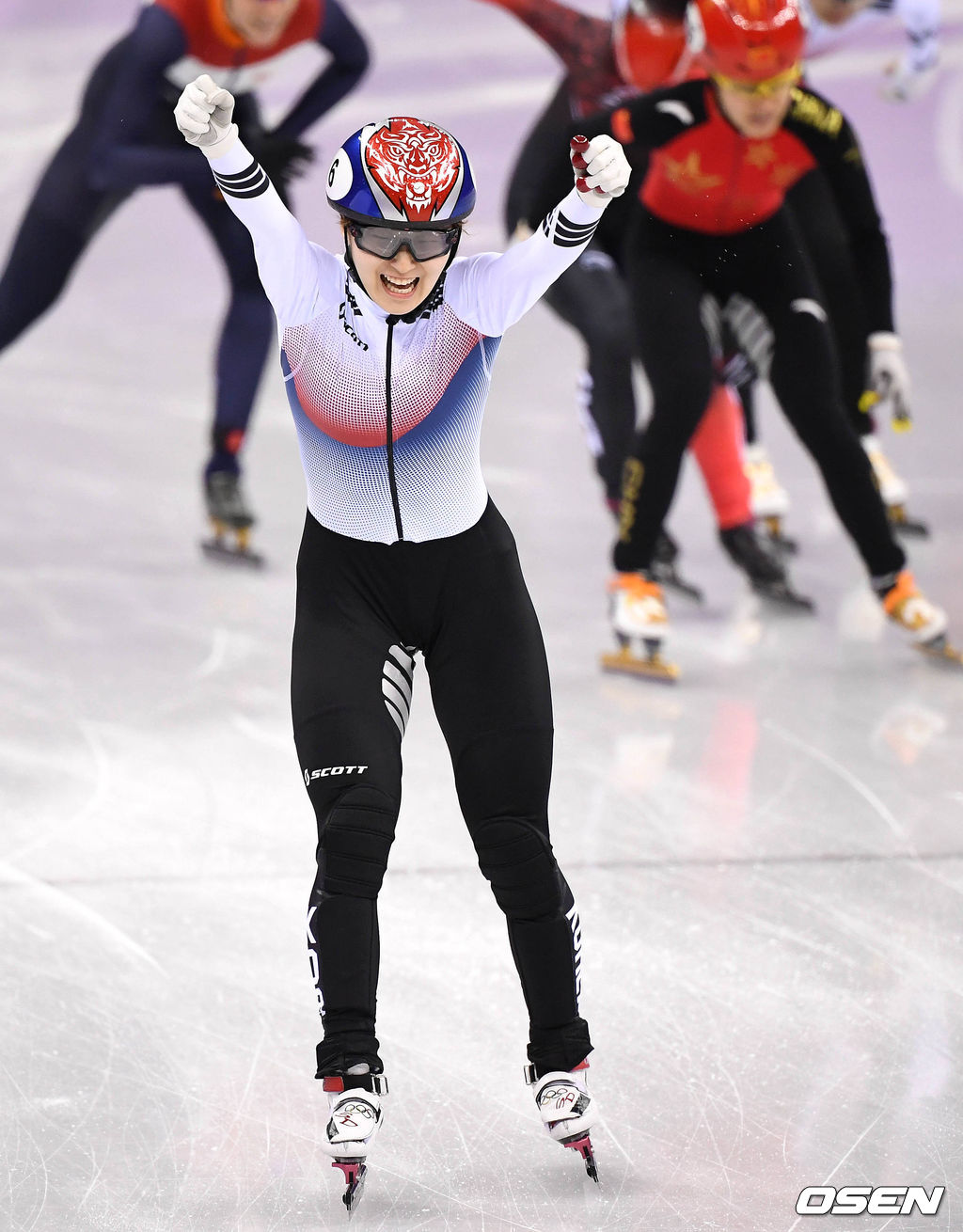강릉 아이스아레나에서 진행된 2018 평창 동계올림픽 쇼트트랙 여자 1,500m 결승전에서 금메달을 차지한 최민정이 환호하고 있다. 2018.02.17 / rumi@osen.co.kr