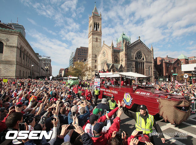 [사진] 2013년 보스턴 레드삭스 월드시리즈 우승 기념 퍼레이드 장면ⓒGettyimages(무단전재 및 재배포 금지)