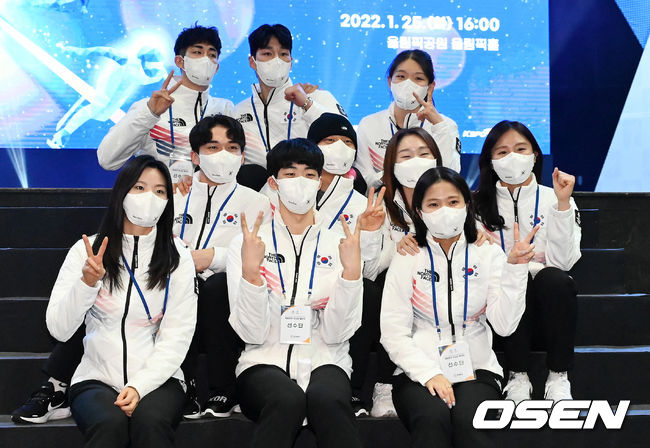 쇼트트랙 대표팀 선수들이 결단식을 마치고 사진 촬영을 하고 있다. 2022.01.25 /jpnews@osen.co.kr