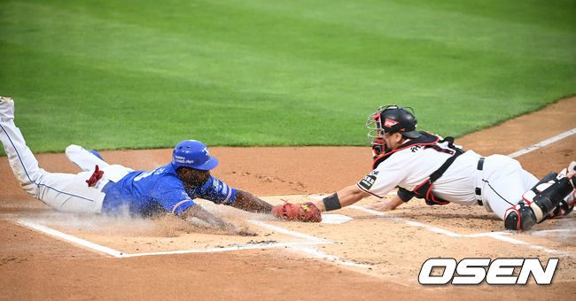 삼성 외국인 타자 피렐라의 허슬 플레이 장면. /OSEN DB