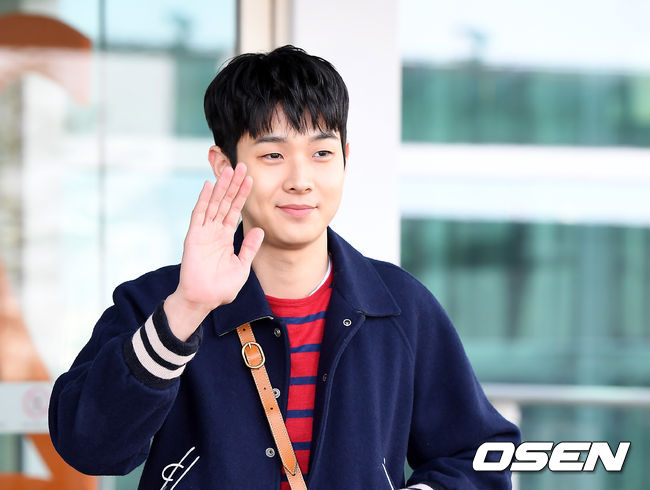 배우 최우식이 출국장으로 향하고 있다. /youngrae@osen.co.kr
