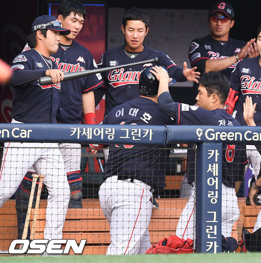 이대호와 정훈 /OSEN DB