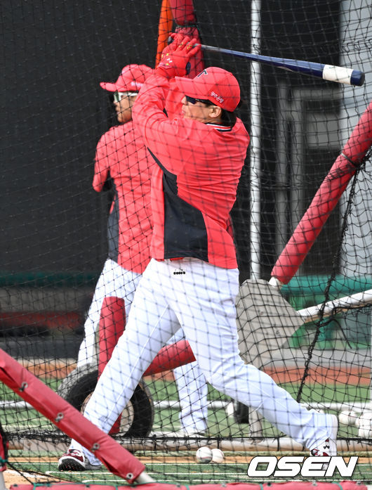 KIA 타이거즈 스프링캠프가 1일 전라남도 함평 KIA챌린저스필드에서 진행됐다. KIA 나성범이 타격 훈련을 하고 있다. 2022.02.01 /sunday@osen.co.kr