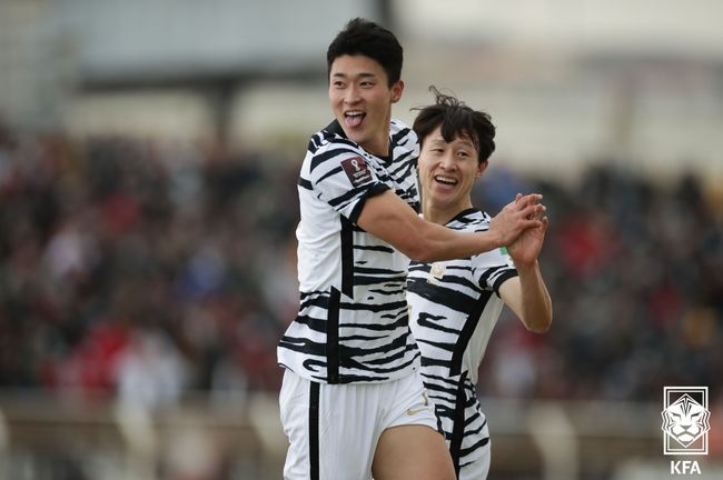 [사진] 황의조의 도움을 받아 득점을 기록한 조규성 / 대한축구협회 제공