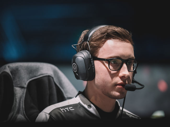 라이엇 게임즈 플리커.