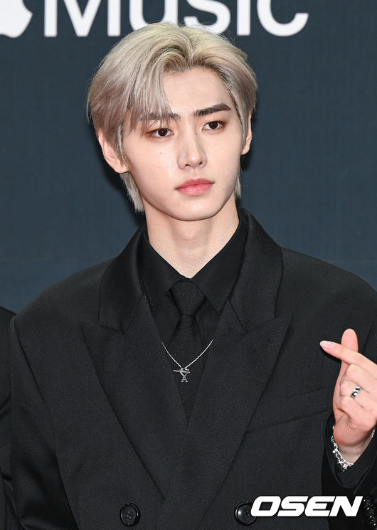시상식 앞서 진행된 레드카펫 행사에서 엔하이픈 성훈이 포즈를 취하고 있다.  2021.12.11 / soul1014@osen.co.kr