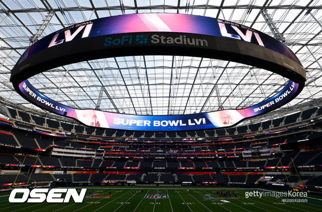 [사진] 오는 14일(한국시간) 열리는 슈퍼볼을 준비 중인 SoFi 스타디움. ⓒGettyimages(무단전재 및 재배포 금지)