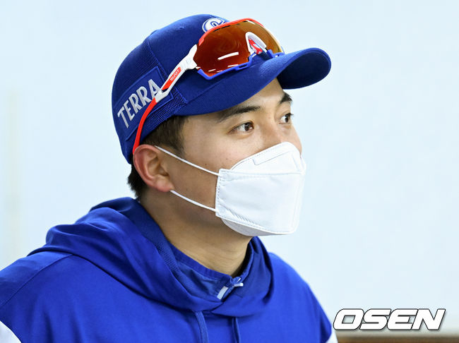 3일 오전 경북 경산시 삼성 라이온즈 볼파크에서 삼성 라이온즈의 스프링캠프가 진행됐다. 삼성 김헌곤이 취재진의 질문에 대답하고 있다. 2022.02.03 /ksl0919@osen.co.kr