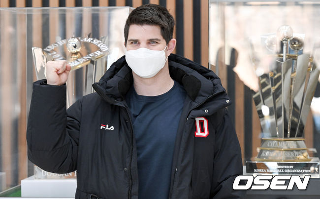 두산 새용병 스탁이 포즈를 취하고 있다. 2022.02.03 /  soul1014@osen.co.kr