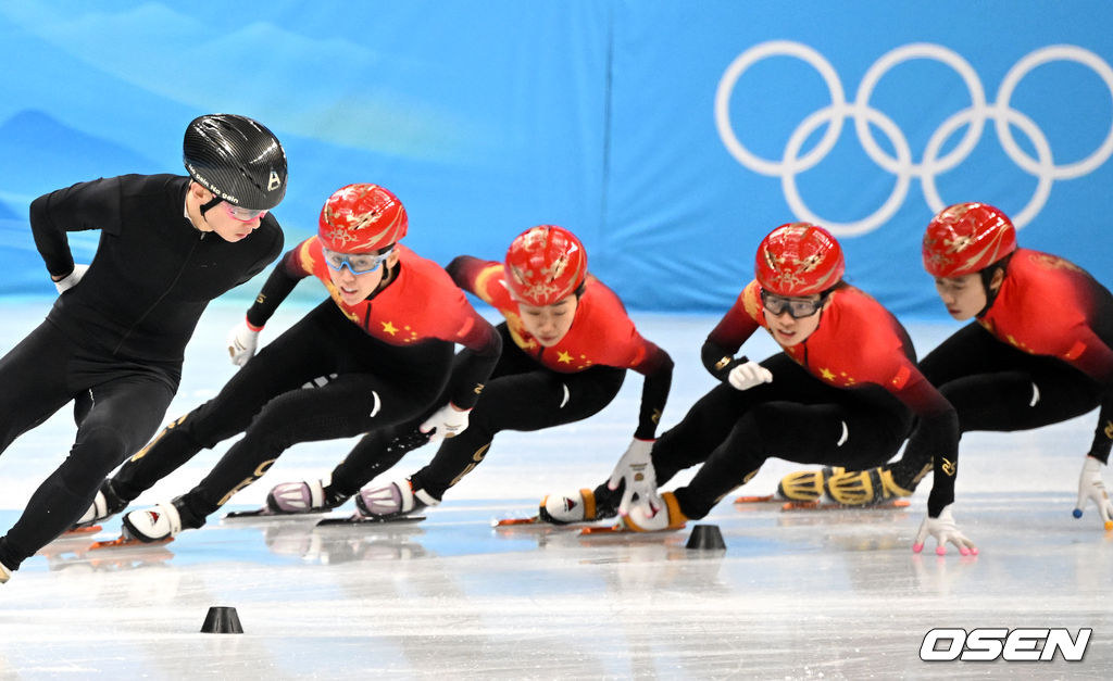 중국 쇼트트랙 대표팀 빅토르 안(안현수) 코치가 2일 오후 중국 베이징 캐피털 실내 경기장에서 훈련을 하고 있다. 2022.02.02 /jpnews@osen.co.kr