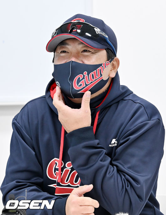 롯데 문규현 신임 수석 코치가 인터뷰를 하고 있다. 2022.02.03 /rumi@osen.co.kr