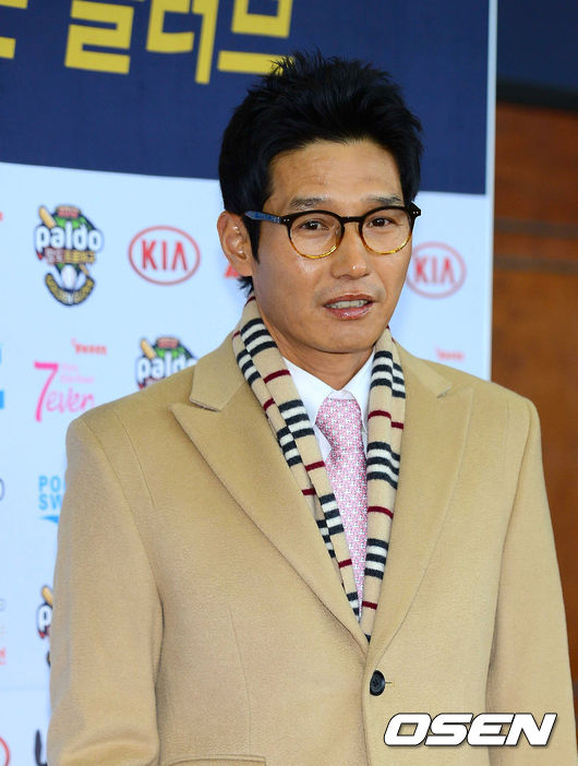 <사진>선수출신으로 감독까지 역임한 염경엽 SK 와이번스 전 단장은 선수 파악능력에 데이터 분석능력까지 갖춘 '한국형 빌리빈'에 가장 적합한 인물로 평가받고 있다.  /OSEN DB 