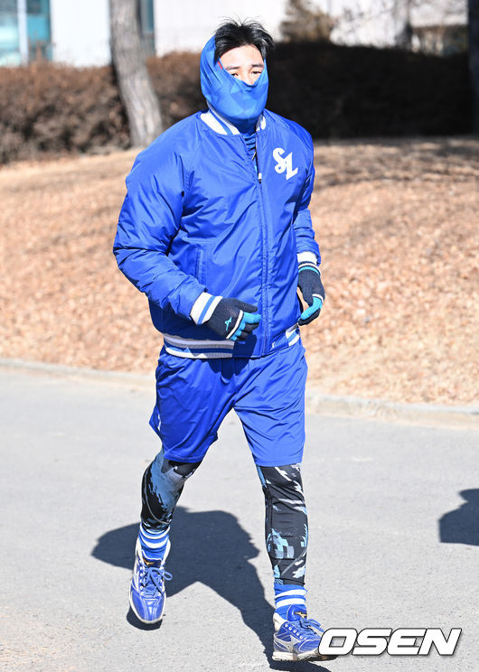 3일 오전 경북 경산시 삼성 라이온즈 볼파크에서 삼성 라이온즈의 스프링캠프가 진행됐다. 삼성 김상수가 러닝 훈련을 하고 있다. 2022.02.03 /ksl0919@osen.co.kr