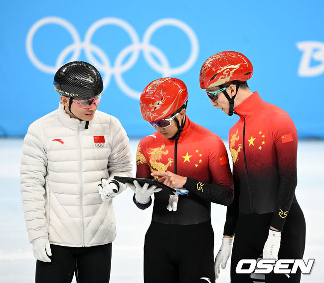 중국 쇼트트랙 대표팀 빅토르 안(안현수) 코치가 3일 오후 중국 베이징 캐피털 실내 경기장에서 훈련을 하고 있다. 2022.02.03 /jpnews@osen.co.kr