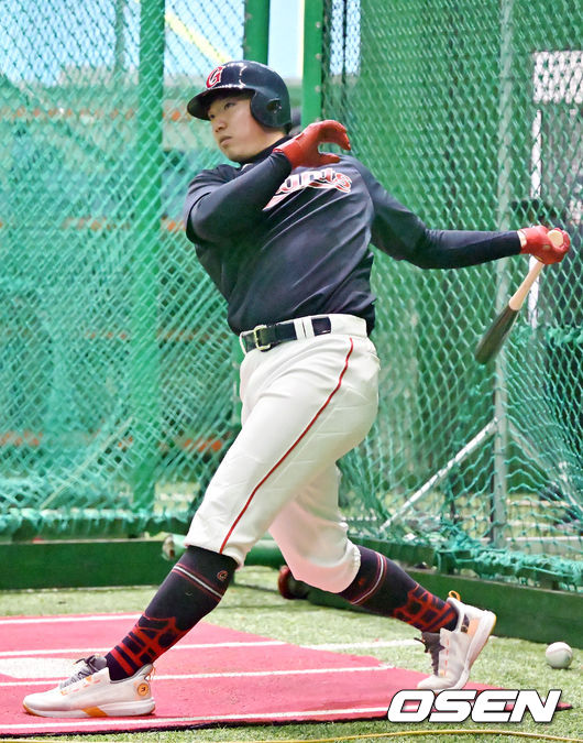 롯데 조세진이 타격훈련을 하고 있다. 2022.02.03 /rumi@osen.co.kr