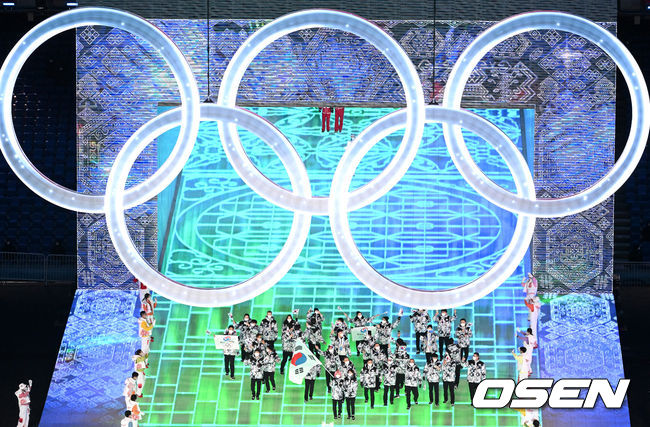 베이징동계올림픽 개막식에서 대한민국 선수들이 입장하고 있다. 2022.02.04 /jpnews@osen.co.kr
