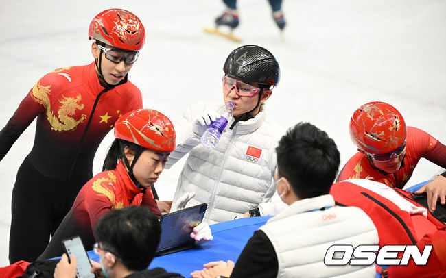 중국 쇼트트랙 대표팀 빅토르 안(안현수) 코치가 3일 오후 중국 베이징 캐피털 실내 경기장에서 훈련을 하고 있다. 2022.02.03 /jpnews@osen.co.kr