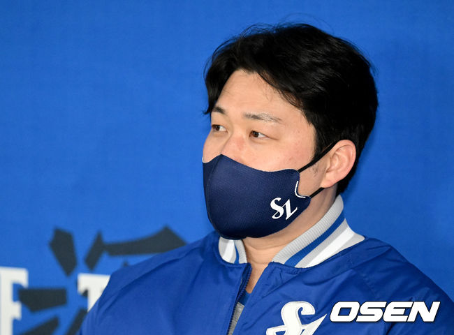 4일 오전 경북 경산시 삼성 라이온즈 볼파크에서 삼성 라이온즈의 스프링캠프가 진행됐다.삼성 오승환이 취재진의 질문에 대답하고 있다. 2022.02.04 /ksl0919@osen.co.kr