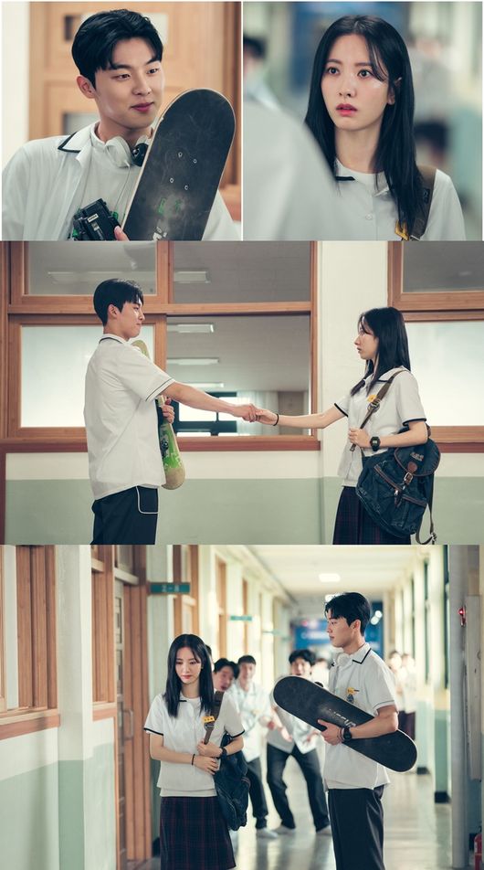 '스물 다섯 스물 하나' 제공