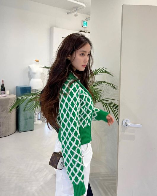 효민, ♥황의조 열애설 패스 한달째…입 꾹 닫고 명품 자랑