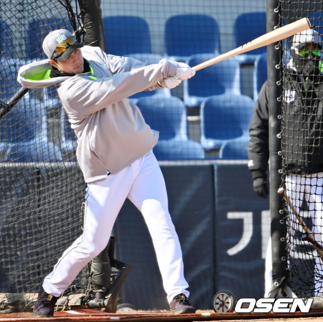 KT 황재균이 타격훈련을 하고 있다. 2022.02.05